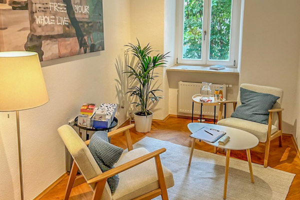 Familienaufstellung-Monika-Tscherepanow-www.aufstellungen-muenchen.de-Raum-Einzelsitzung